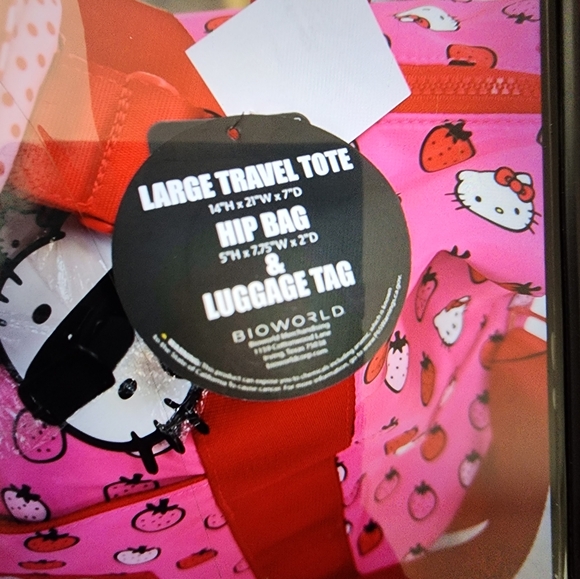 NWT Beautiful 3peice Travel Bag Hello Kitty 🍓! Will receive a free Hello Kitty - Picture 7 of 11